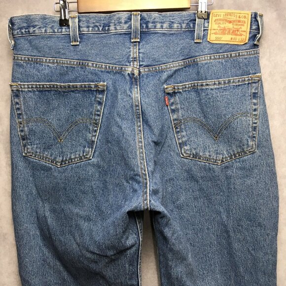 Levis Mens 550 Relaxed Fit Blue Jeans size 40x32 Cotton Denim Zipper Fly